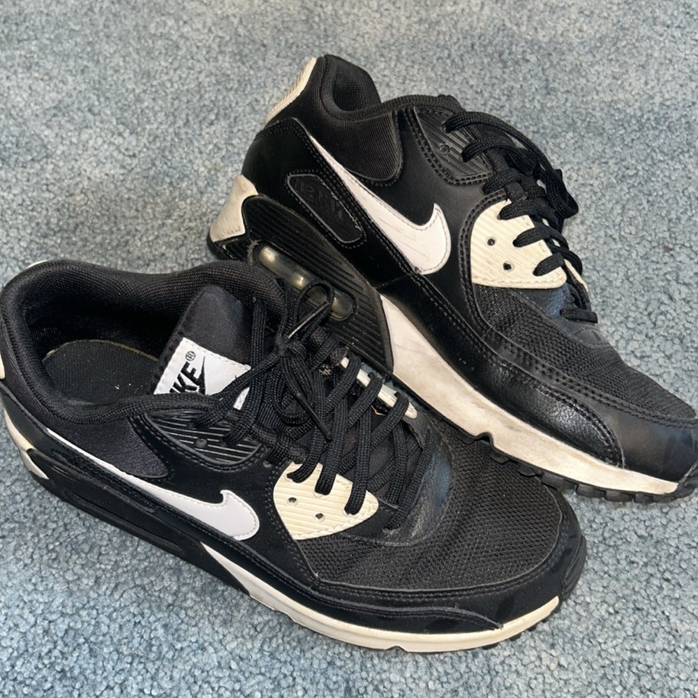 Nike Air Max 90 Sneakers